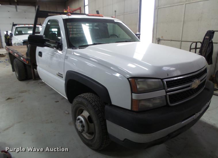 image for item DB1900 2007 Chevrolet Silverado 3500HD flatbed pickup truck