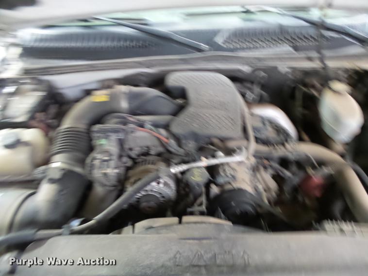 image for item DB1900 2007 Chevrolet Silverado 3500HD flatbed pickup truck