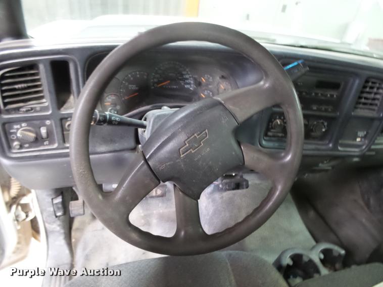 image for item DB1900 2007 Chevrolet Silverado 3500HD flatbed pickup truck