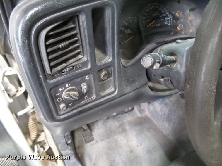 image for item DB1900 2007 Chevrolet Silverado 3500HD flatbed pickup truck