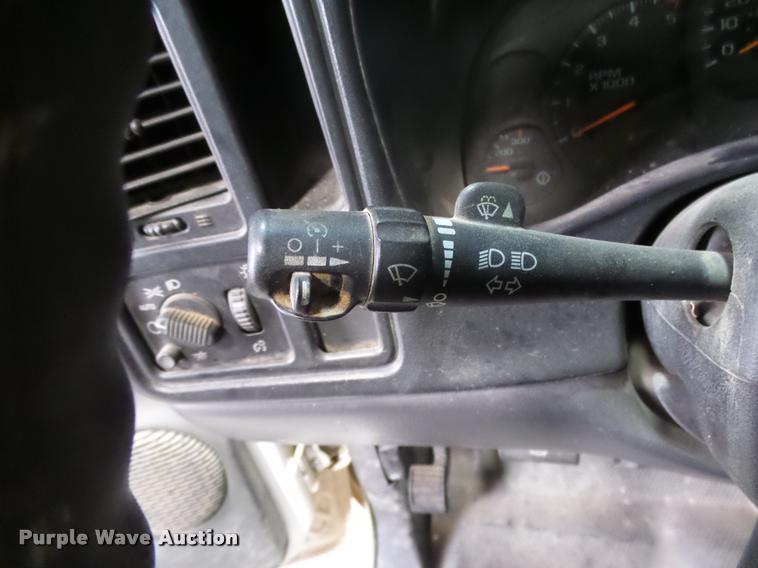 image for item DB1900 2007 Chevrolet Silverado 3500HD flatbed pickup truck