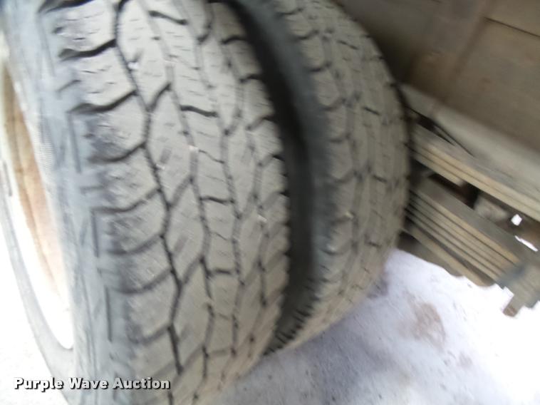 image for item DB1900 2007 Chevrolet Silverado 3500HD flatbed pickup truck