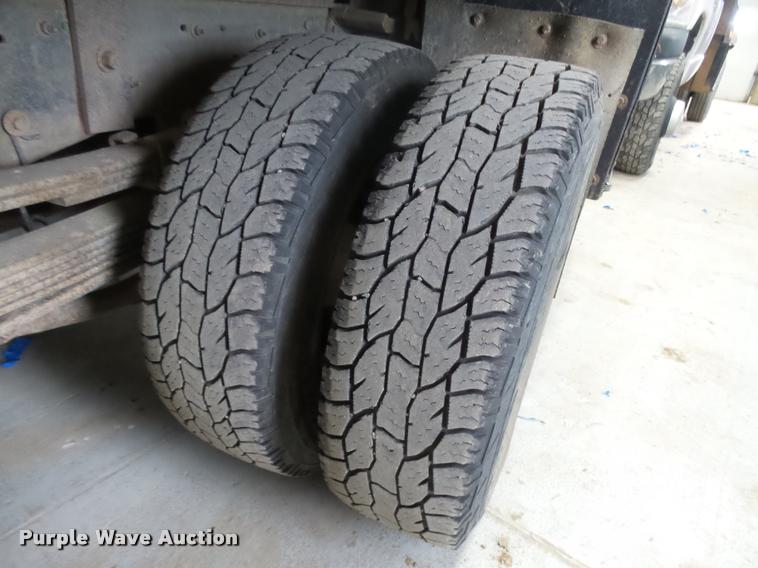 image for item DB1900 2007 Chevrolet Silverado 3500HD flatbed pickup truck