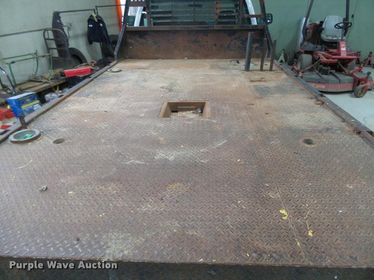 image for item DB1900 2007 Chevrolet Silverado 3500HD flatbed pickup truck