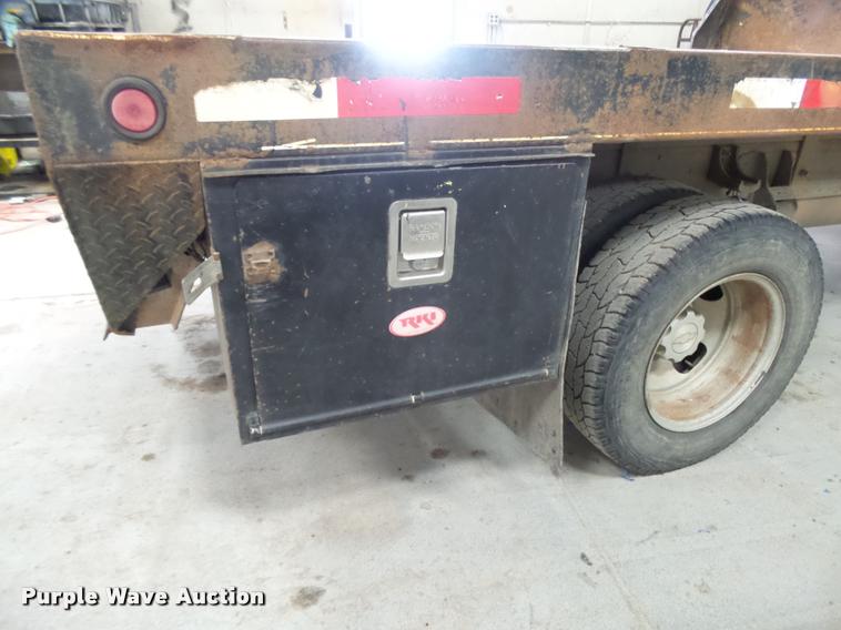 image for item DB1900 2007 Chevrolet Silverado 3500HD flatbed pickup truck