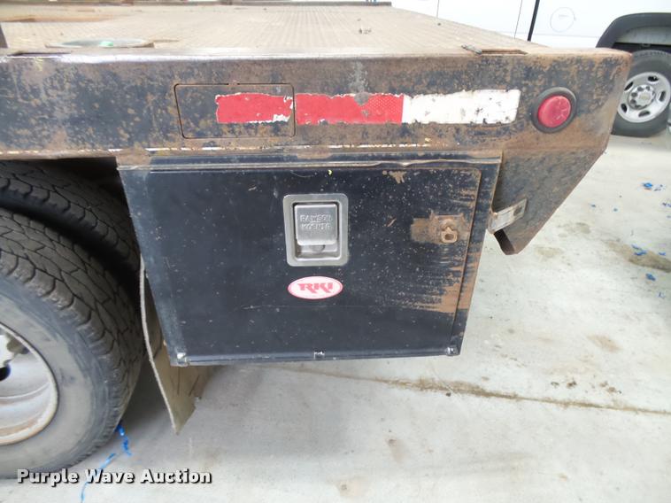 image for item DB1900 2007 Chevrolet Silverado 3500HD flatbed pickup truck