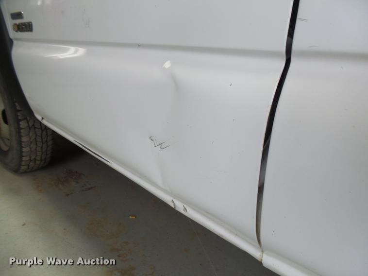 image for item DB1900 2007 Chevrolet Silverado 3500HD flatbed pickup truck