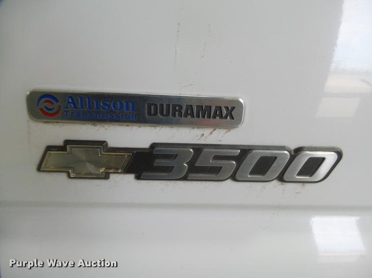 image for item DB1900 2007 Chevrolet Silverado 3500HD flatbed pickup truck