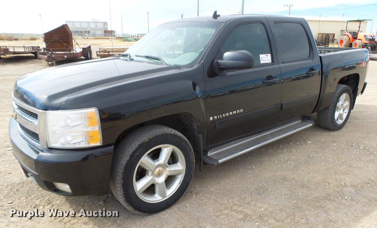 image for item DB1902 2007 Chevrolet Silverado 1500 Z71 Crew Cab pickup truck