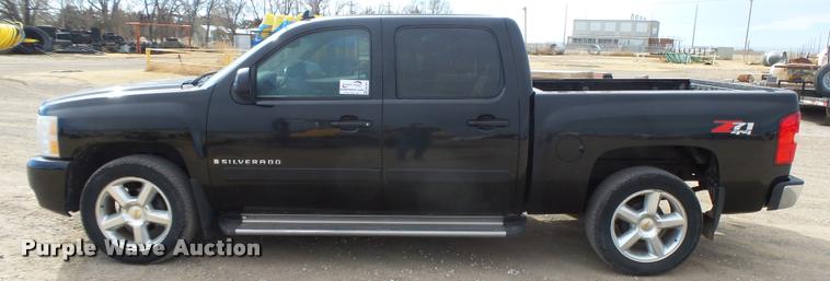 image for item DB1902 2007 Chevrolet Silverado 1500 Z71 Crew Cab pickup truck