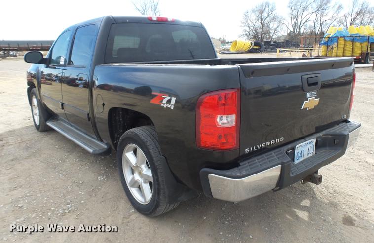 image for item DB1902 2007 Chevrolet Silverado 1500 Z71 Crew Cab pickup truck