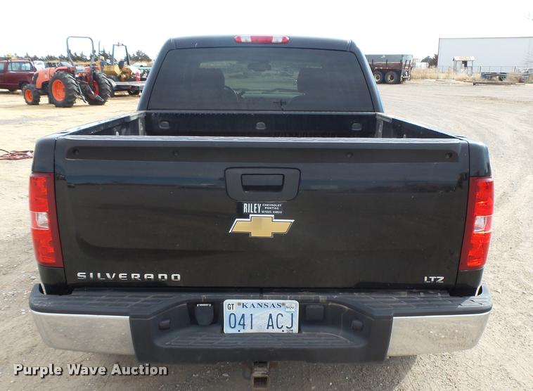 image for item DB1902 2007 Chevrolet Silverado 1500 Z71 Crew Cab pickup truck