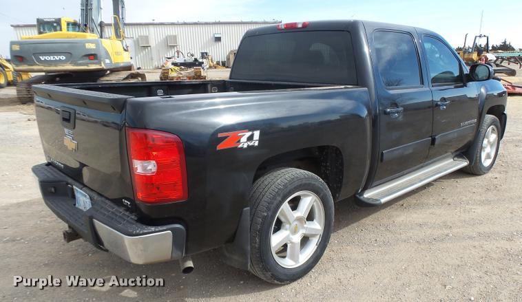 image for item DB1902 2007 Chevrolet Silverado 1500 Z71 Crew Cab pickup truck