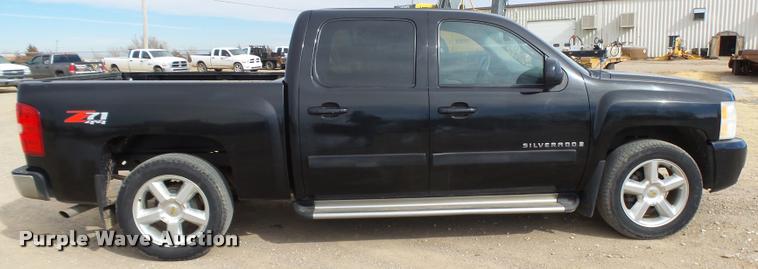image for item DB1902 2007 Chevrolet Silverado 1500 Z71 Crew Cab pickup truck