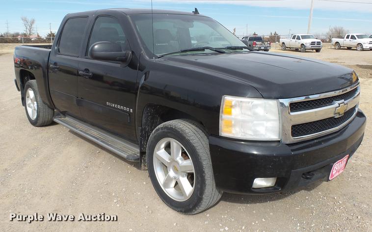 image for item DB1902 2007 Chevrolet Silverado 1500 Z71 Crew Cab pickup truck