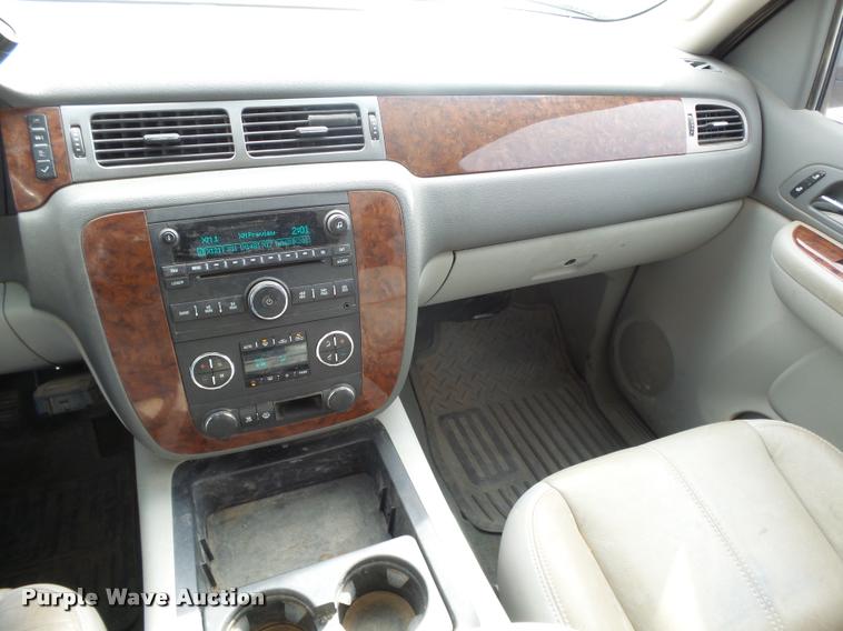 image for item DB1902 2007 Chevrolet Silverado 1500 Z71 Crew Cab pickup truck