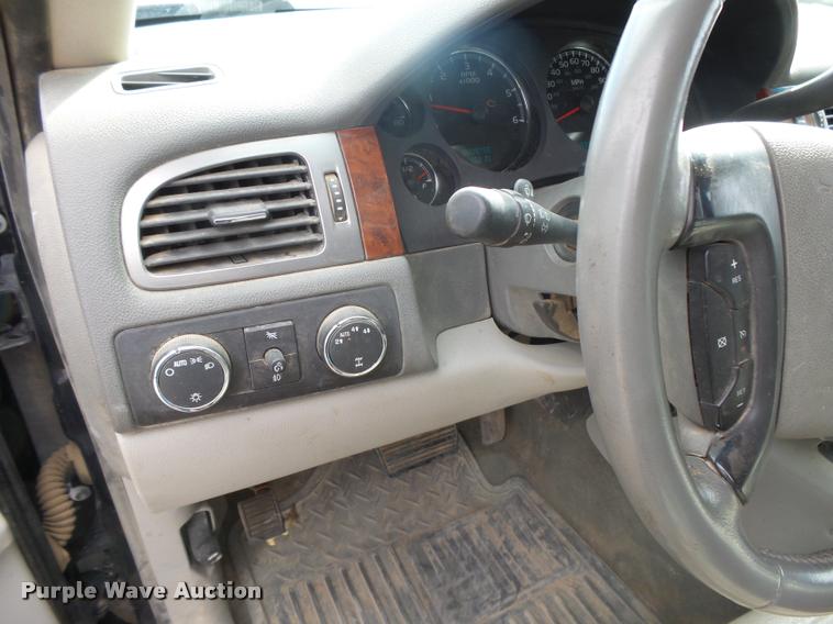 image for item DB1902 2007 Chevrolet Silverado 1500 Z71 Crew Cab pickup truck