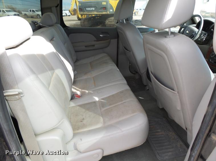 image for item DB1902 2007 Chevrolet Silverado 1500 Z71 Crew Cab pickup truck