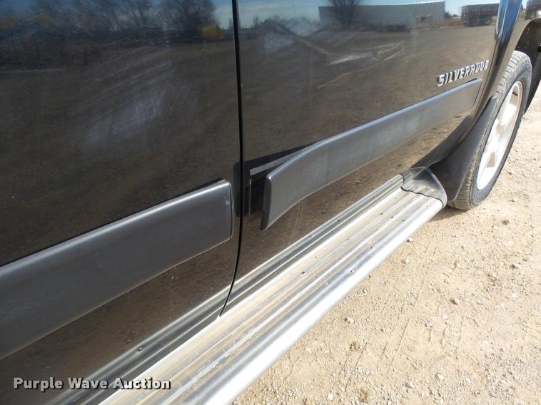 image for item DB1902 2007 Chevrolet Silverado 1500 Z71 Crew Cab pickup truck