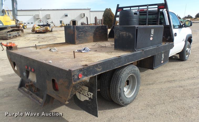 image for item DB1904 2006 Chevrolet Silverado 3500 flatbed pickup truck