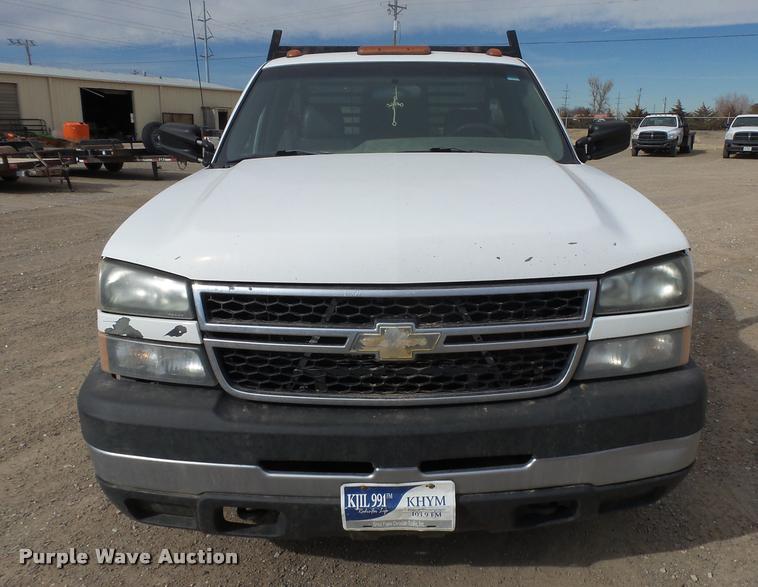 image for item DB1904 2006 Chevrolet Silverado 3500 flatbed pickup truck