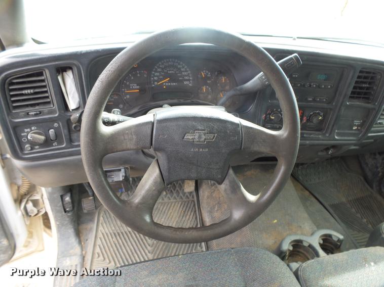 image for item DB1904 2006 Chevrolet Silverado 3500 flatbed pickup truck