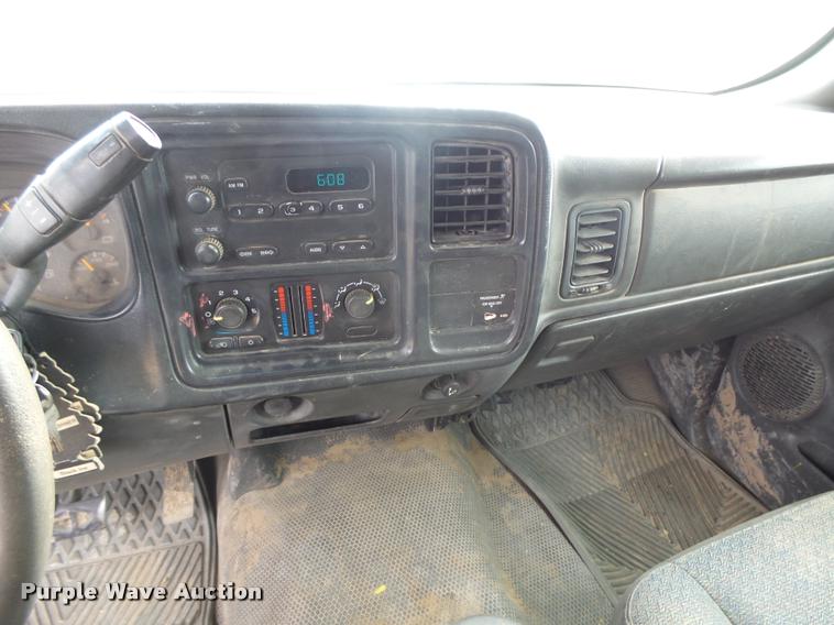 image for item DB1904 2006 Chevrolet Silverado 3500 flatbed pickup truck