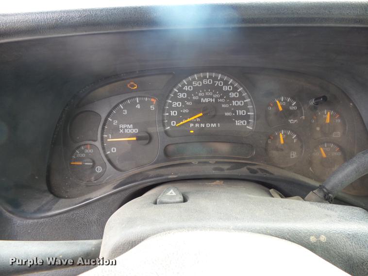 image for item DB1904 2006 Chevrolet Silverado 3500 flatbed pickup truck