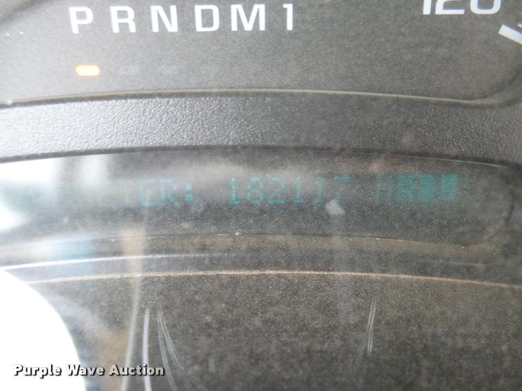 image for item DB1904 2006 Chevrolet Silverado 3500 flatbed pickup truck