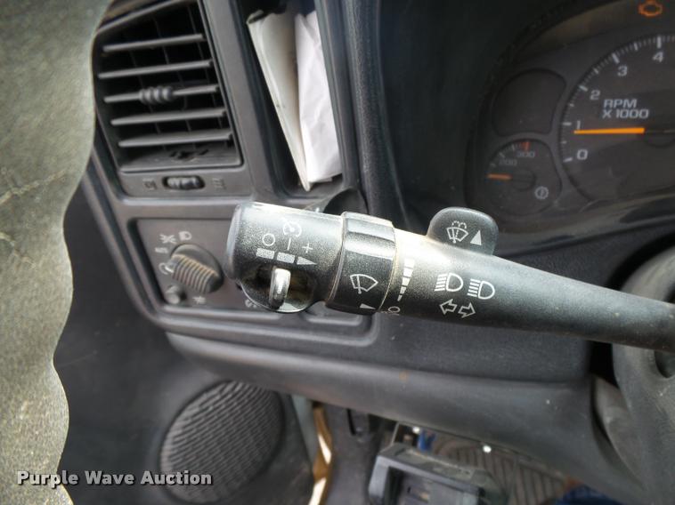 image for item DB1904 2006 Chevrolet Silverado 3500 flatbed pickup truck