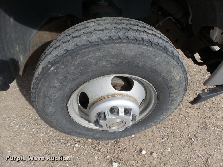 image for item DB1904 2006 Chevrolet Silverado 3500 flatbed pickup truck