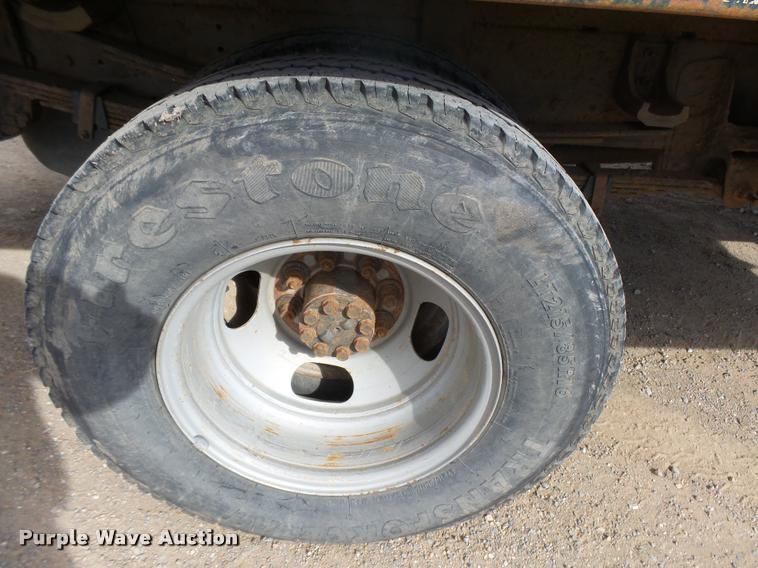 image for item DB1904 2006 Chevrolet Silverado 3500 flatbed pickup truck