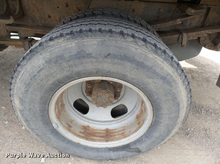 image for item DB1904 2006 Chevrolet Silverado 3500 flatbed pickup truck