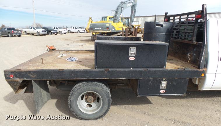 image for item DB1904 2006 Chevrolet Silverado 3500 flatbed pickup truck