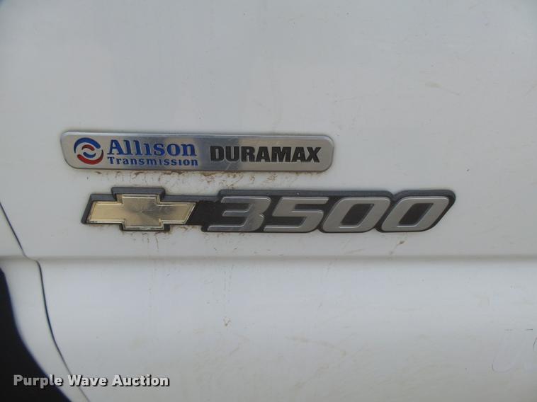 image for item DB1904 2006 Chevrolet Silverado 3500 flatbed pickup truck