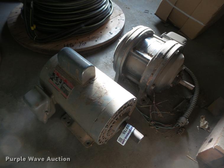 (2) electric motors in WaKeeney, KS Item DB9755 sold Purple Wave