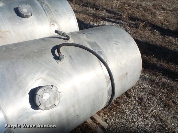 image for item DC9009 (2) fuel tanks