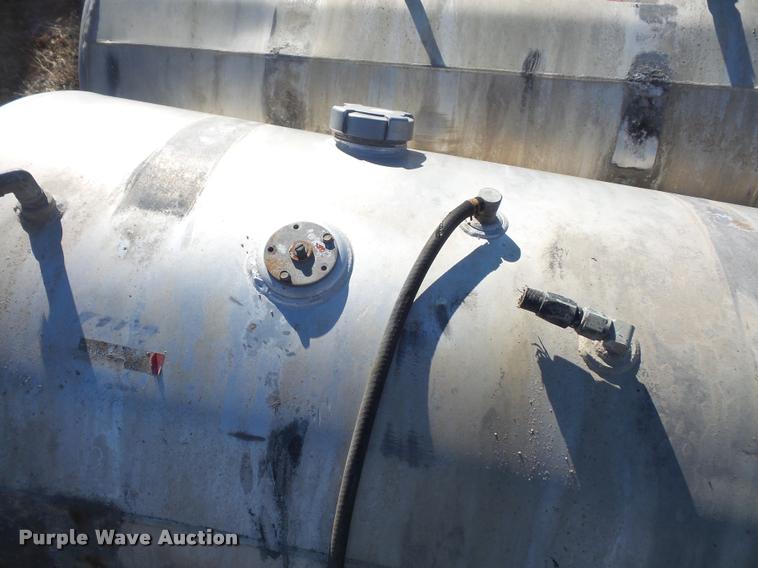 image for item DC9009 (2) fuel tanks