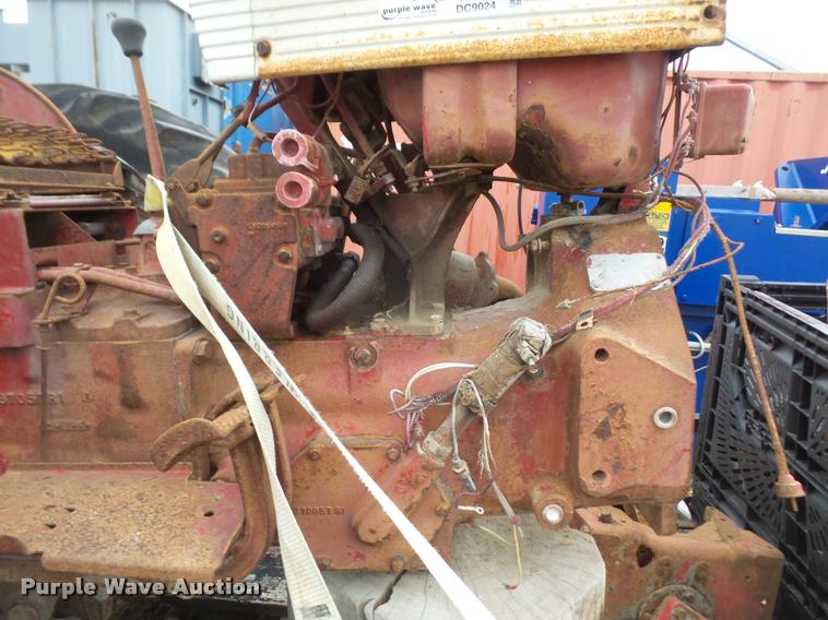 image for item DC9024 International 460 tractor