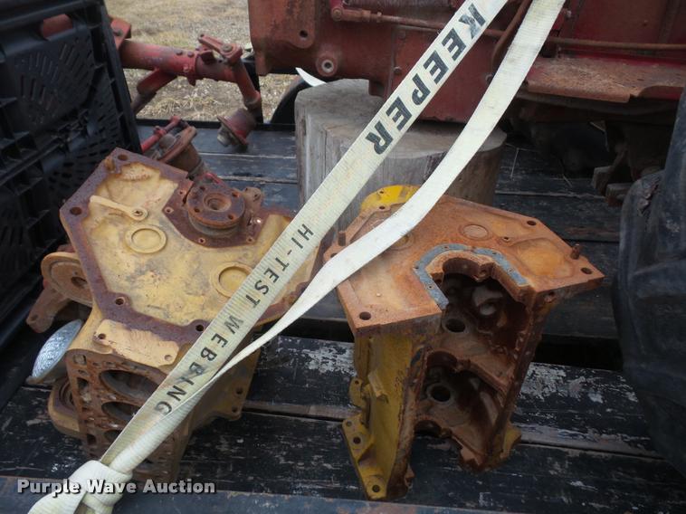 image for item DC9024 International 460 tractor