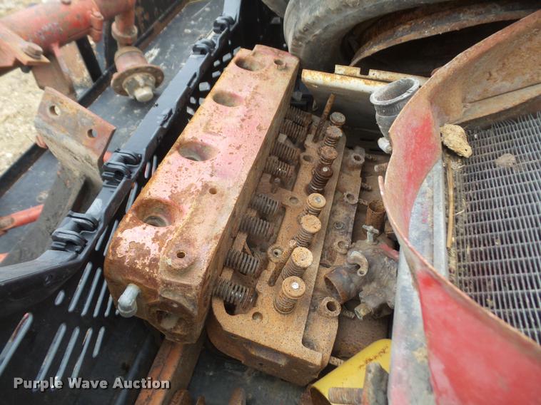 image for item DC9024 International 460 tractor