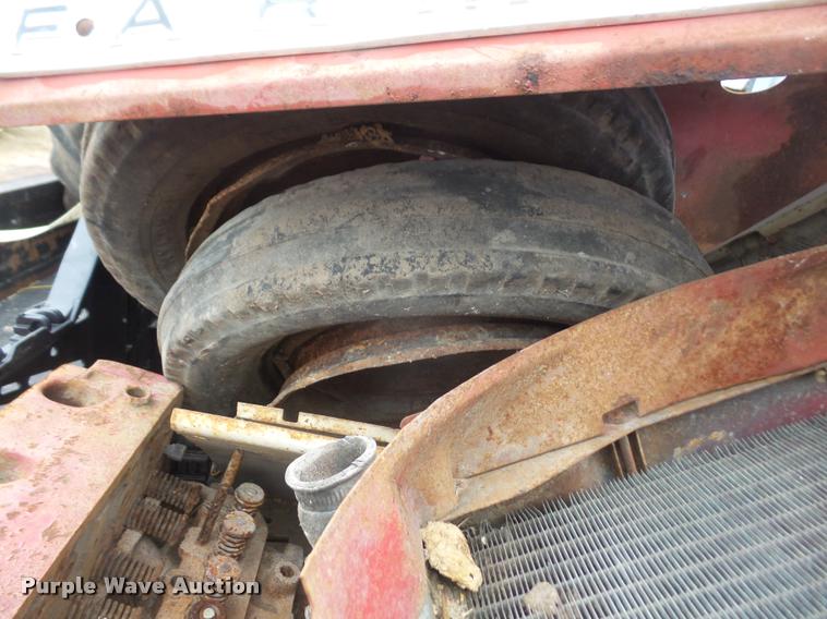 image for item DC9024 International 460 tractor