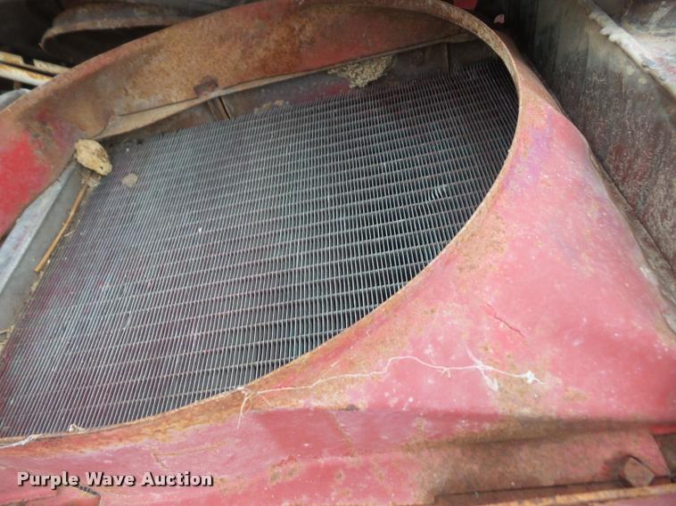 image for item DC9024 International 460 tractor