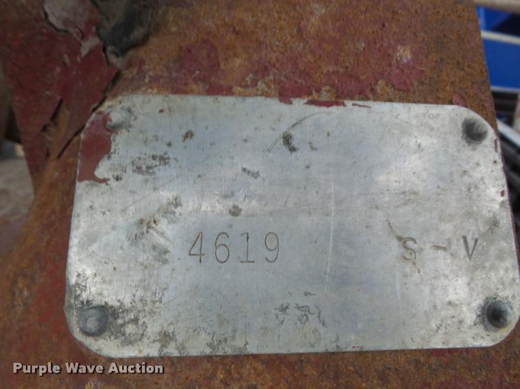 image for item DC9024 International 460 tractor