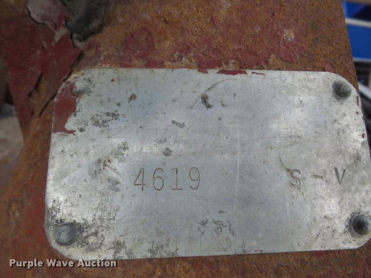 image for item DC9024 International 460 tractor