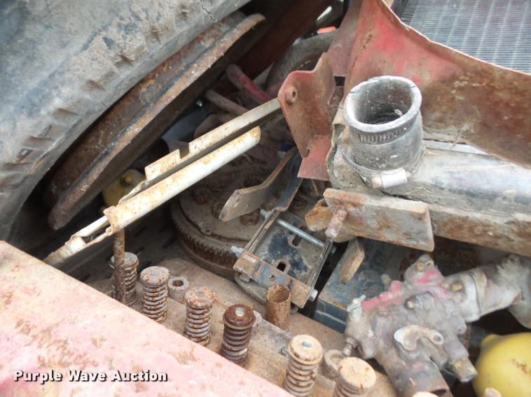 image for item DC9024 International 460 tractor