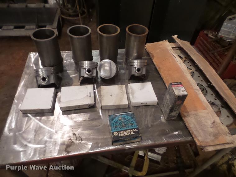 image for item DC9024 International 460 tractor