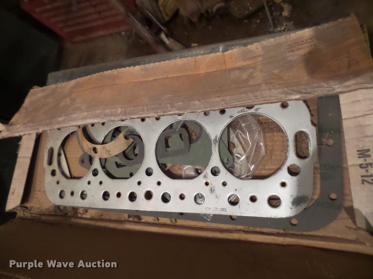 image for item DC9024 International 460 tractor