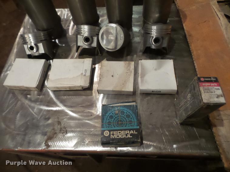 image for item DC9024 International 460 tractor