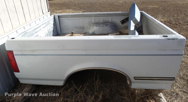 image for item DI9613 1996 Ford pickup truck bed